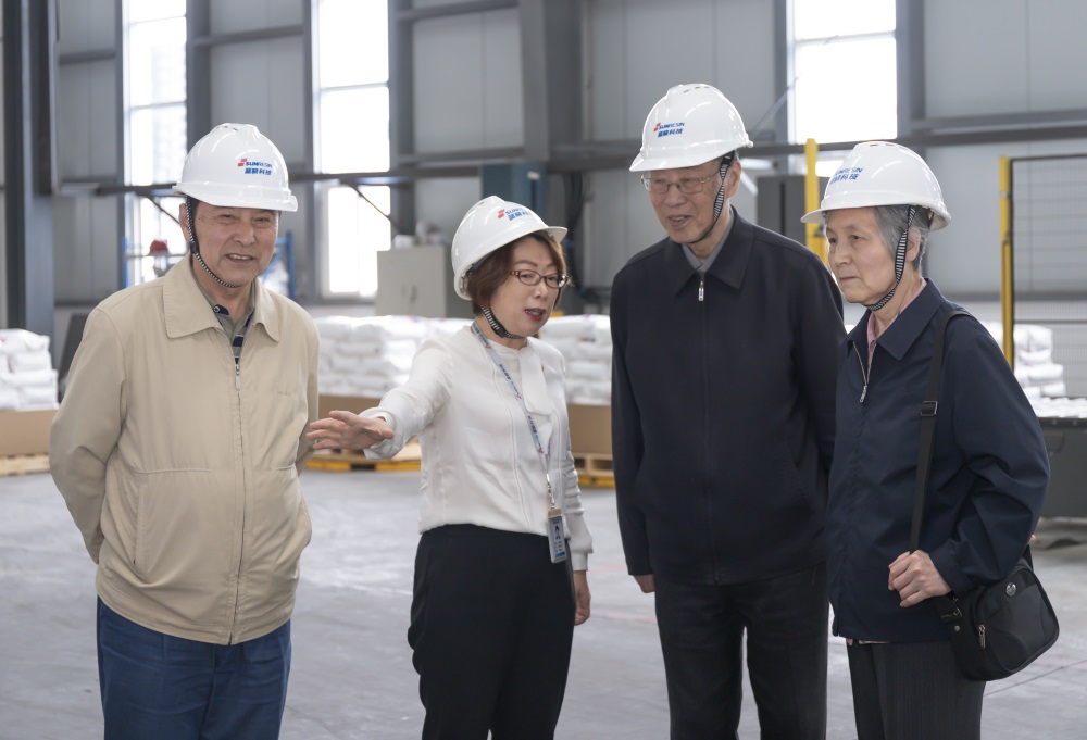 张全兴院士参观Z6尊龙科技3.jpg