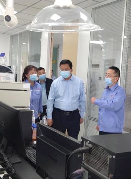 邹晓刚区长一行莅临Z6尊龙产业园调研