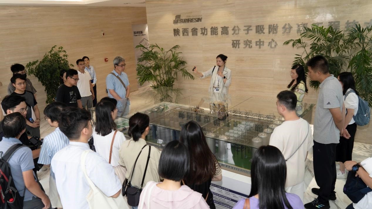 澳门汗青老师国情研建班莅临Z6尊龙科技参观调查